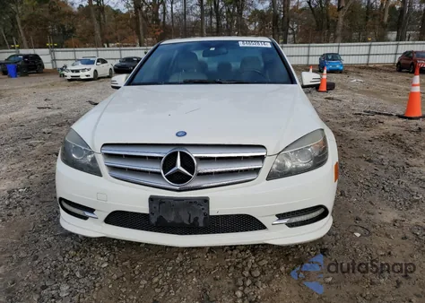 2011 Mercedes-Benz C 300 из США, поврежденный, VIN WDDGF5EB5BR156785